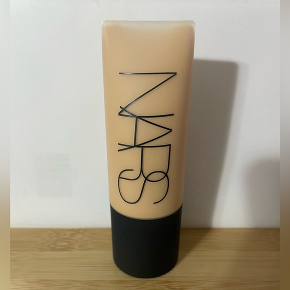 NARS Soft Matte Complete Foundation - Picture 3 of 5